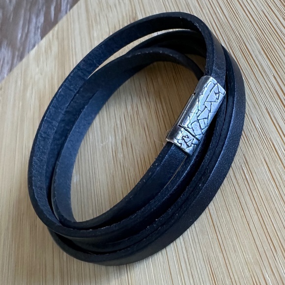 Black Leather Wrap Bracelet w/ Magnetic Clasp - Picture 3 of 9